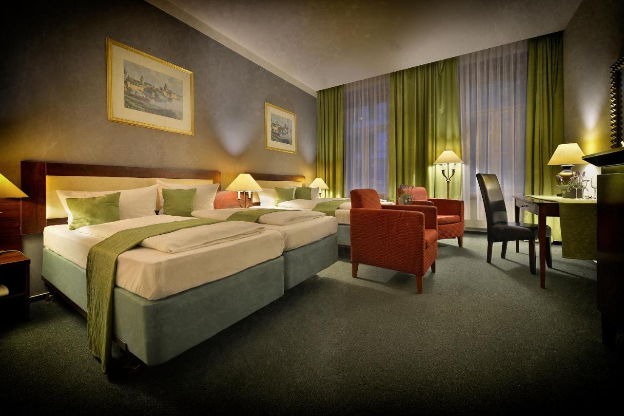 Hotel Season Three Stars Praga